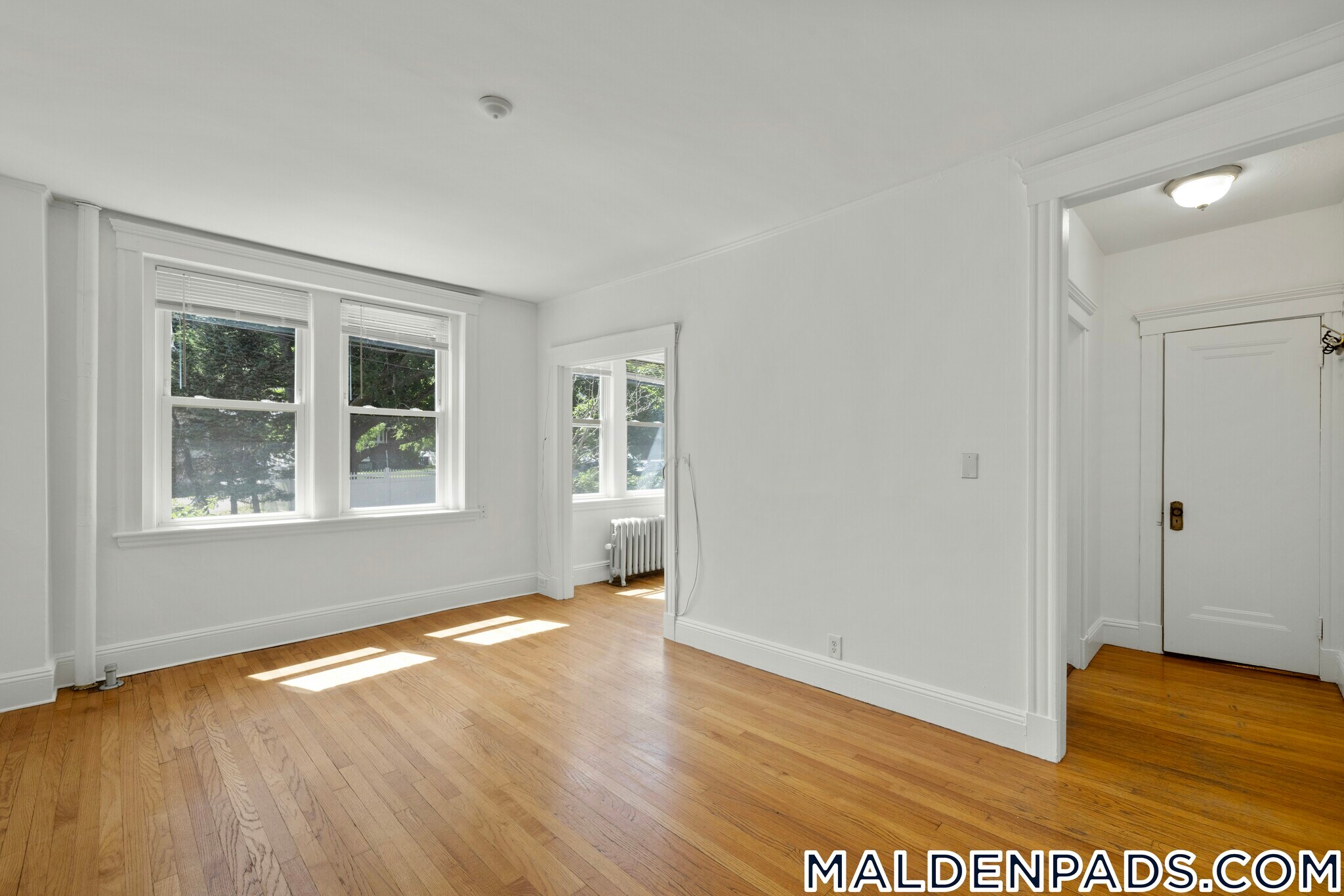 Building Photo - 172 Maple St