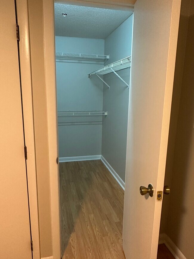 Walk-in Closet - 1221 University Ct