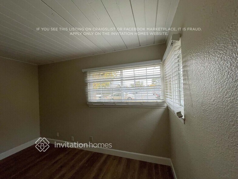 Building Photo - 2816 Glenside Dr