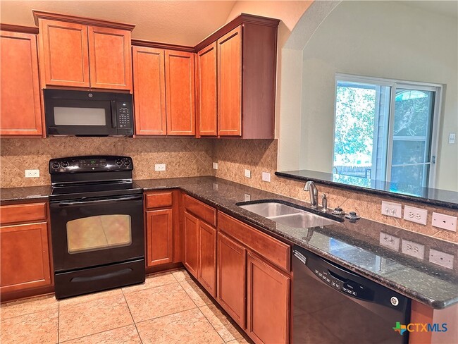 Building Photo - 2020 Meadow View Dr