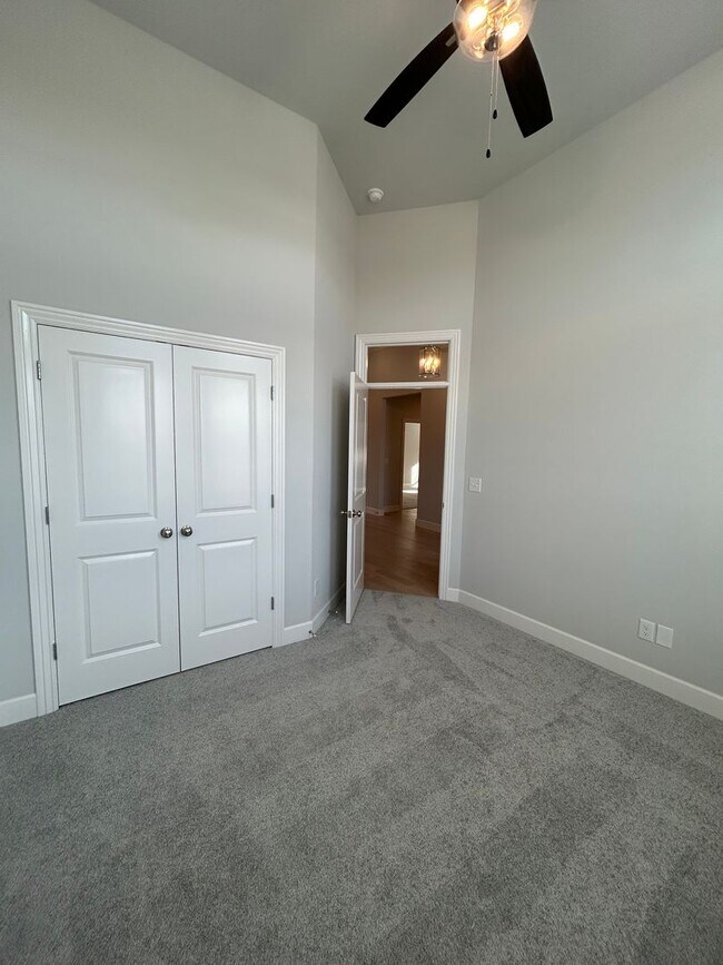 Building Photo - Beautiful Modern Home in Pea Ridge!