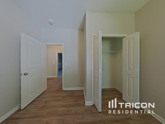 Building Photo - 408 Rook Rd