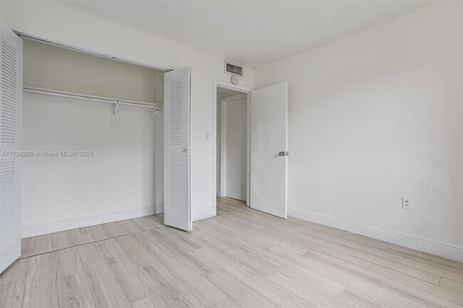 Building Photo - 4900 NW 79th Ave