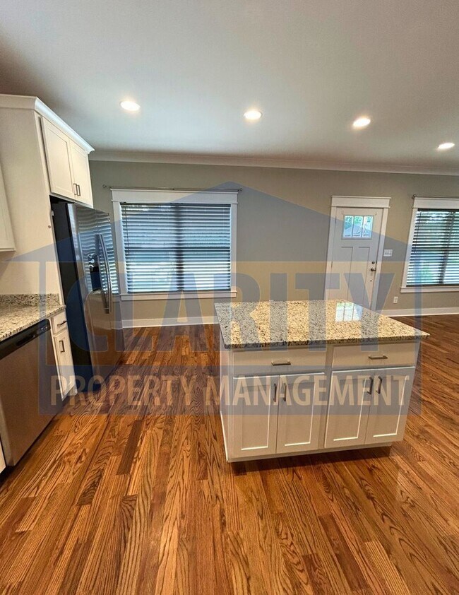 Building Photo - Three bedroom single level home!