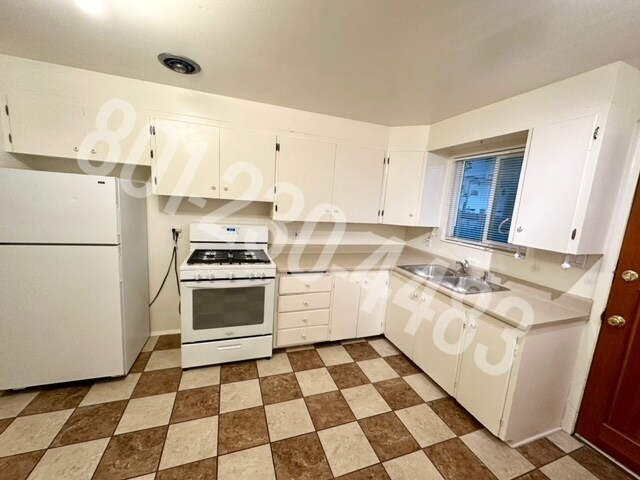 Building Photo - 858 Yale Ave S