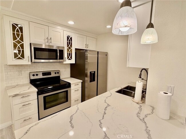 Building Photo - 28947 Thousand Oaks Blvd