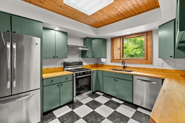 Building Photo - 281 Nettleton Hollow Rd