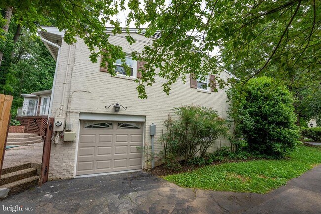 Building Photo - 6438 Woodville Dr