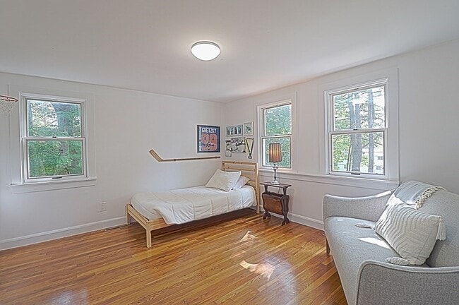 Building Photo - 113 Central St