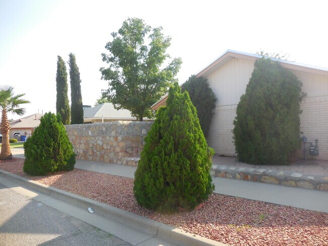 Building Photo - 11448 Lake Alice Dr