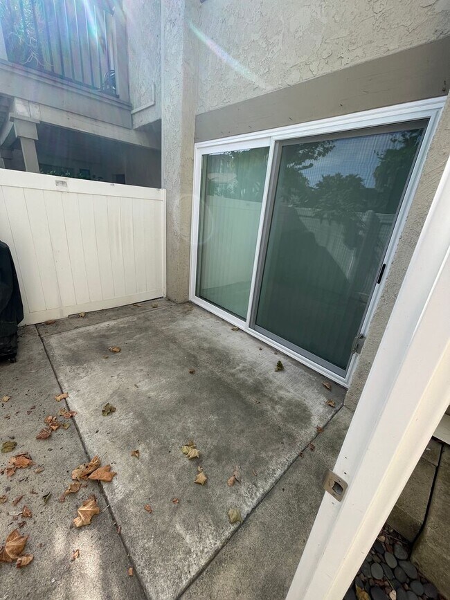 Building Photo - Super Quaint Gated Community - 2BR/1.5 Bath