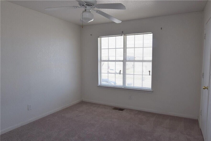 Building Photo - 3208 Hereford Ln