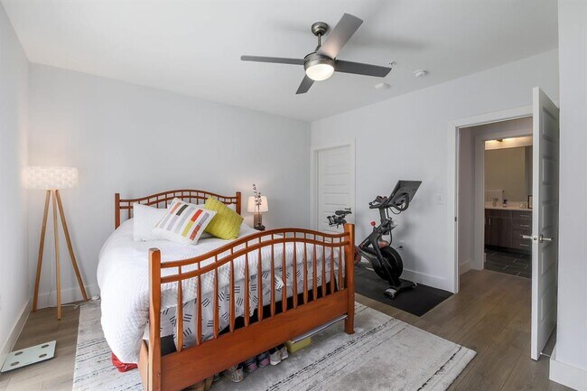 Building Photo - 2213 Poquito St