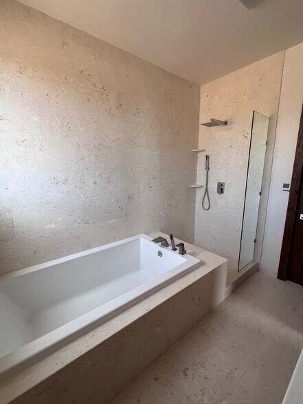 Building Photo - 1022 Don Diego Ave