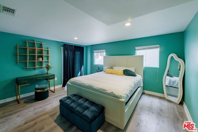 Building Photo - 6835 Pacific View Dr