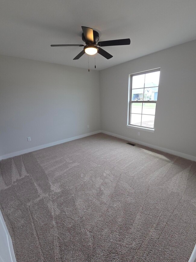 Building Photo - 3960 Clydesdale Dr
