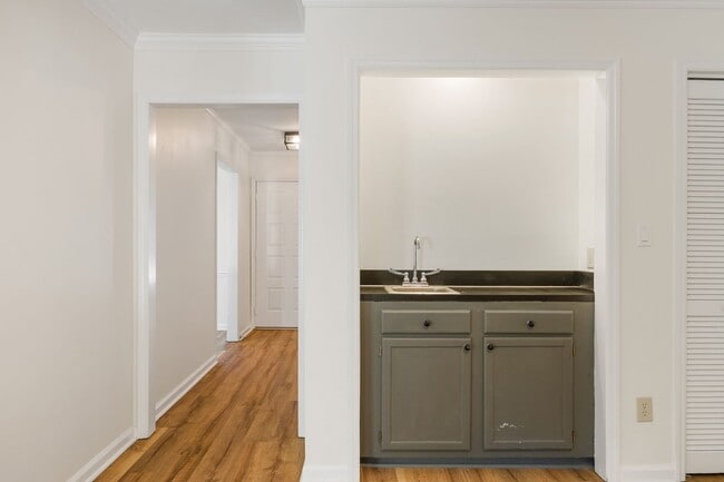 Building Photo - 3-Bedroom Townhouse in the Heart of Cary