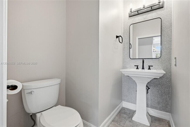 Building Photo - 849 Crestview Cir