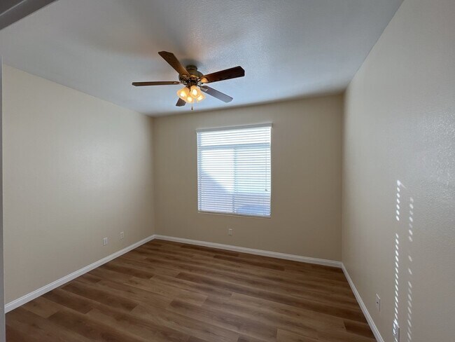 Building Photo - Encounter the ultimate luxury living exper...