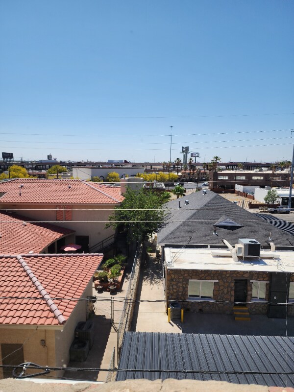 Building Photo - 1820 Montana Ave