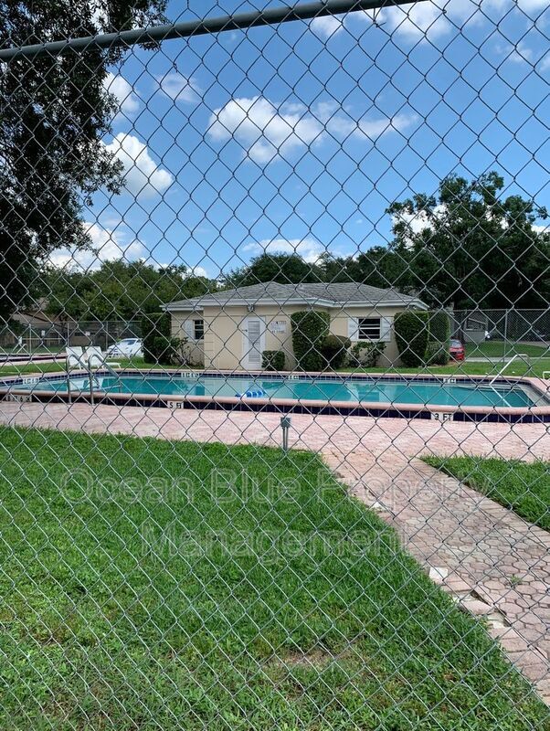 Building Photo - 11771 Raintree Dr