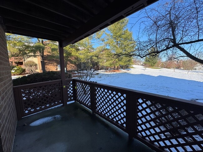 Building Photo - 8611 Scenicview Dr