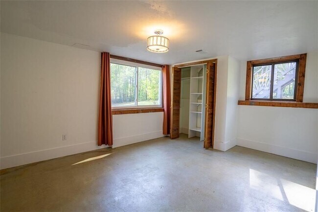 Building Photo - 1540 Magnolia Pl