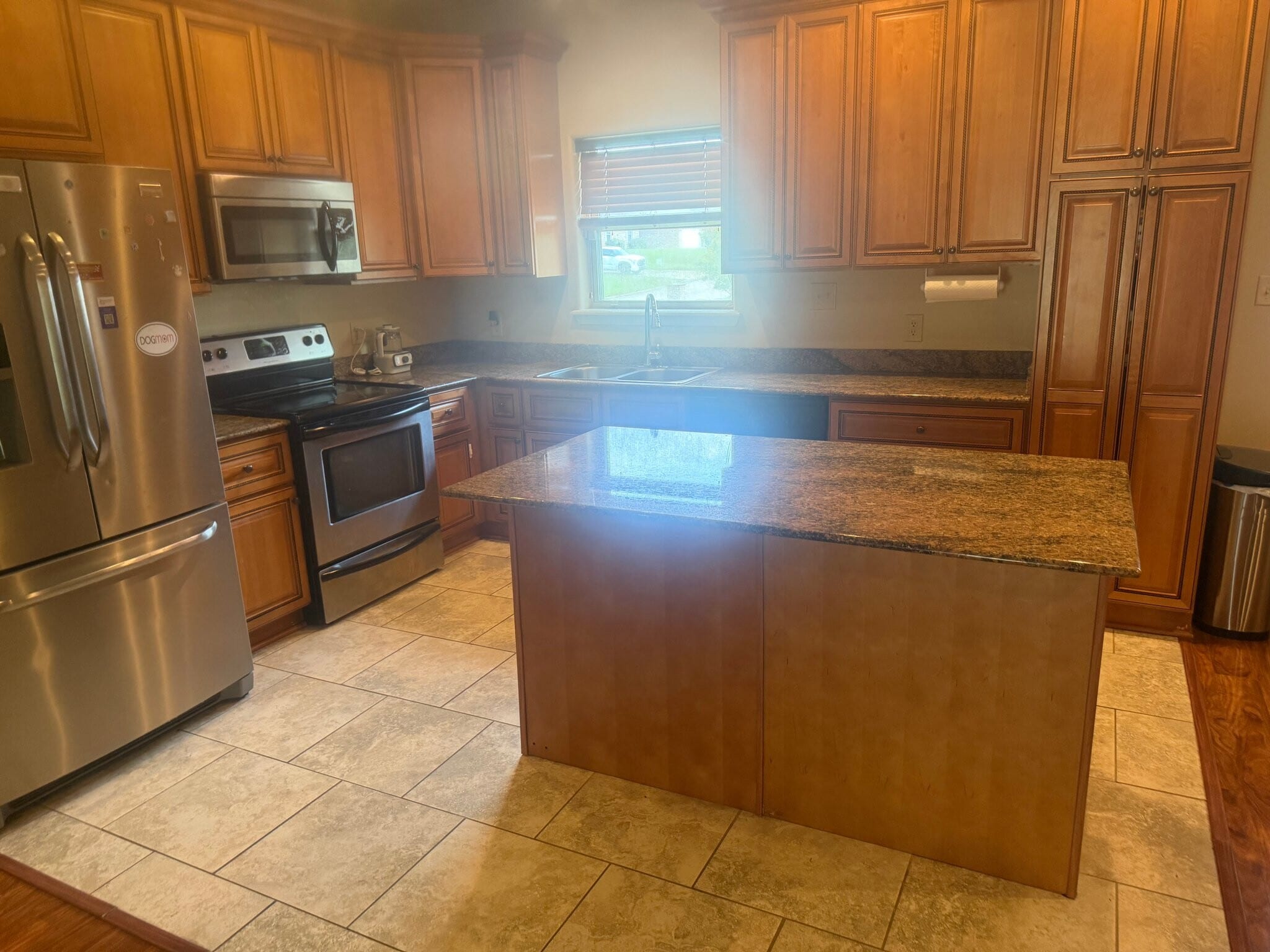 Building Photo - 1210 Willow Cir