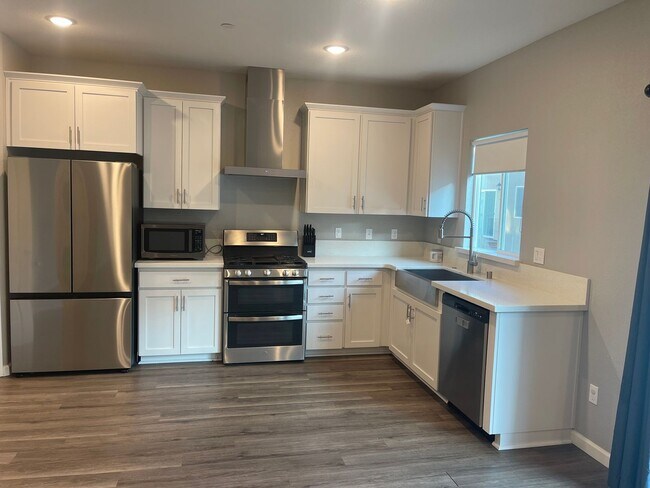 Building Photo - Wonderful Brand New Home