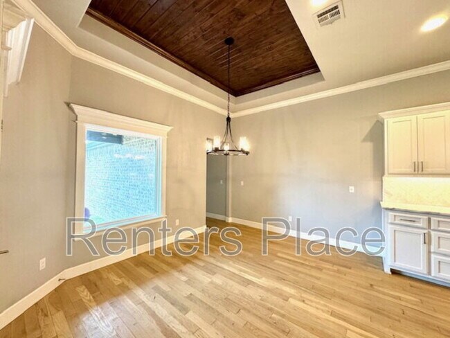 Building Photo - 816 N 89th St