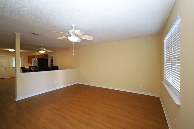 Building Photo - 1727 Largo Cir