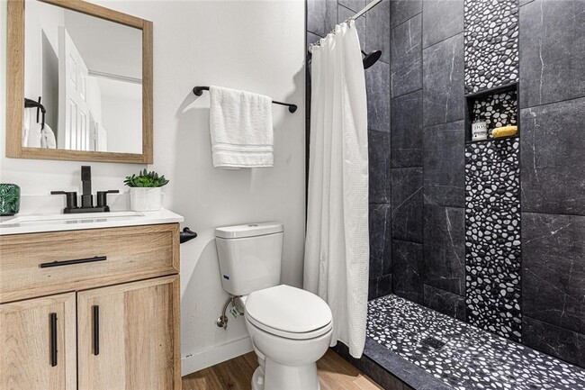 Building Photo - 710 S Pearl St