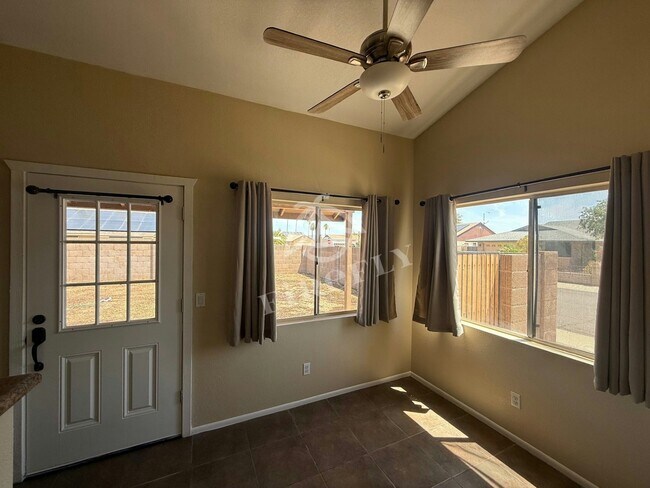 Building Photo - 10720 W Wagon Wheel Dr