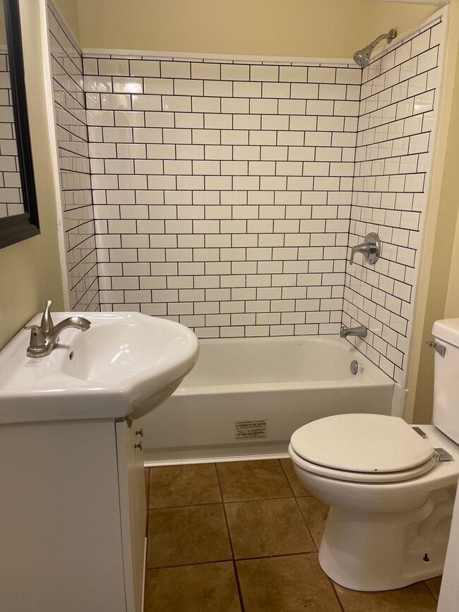 Building Photo - Cozy 2 bedroom remodeled home