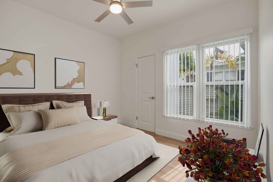 Building Photo - 2317 Ocean Park Blvd