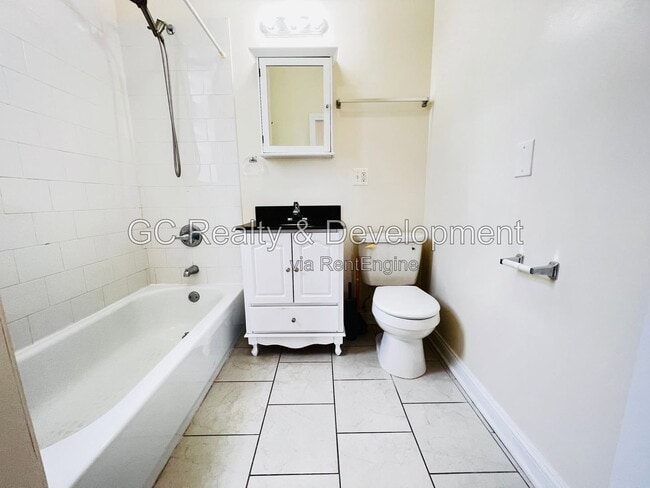 Building Photo - 1512 W 17th St