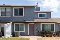 Building Photo - Beautiful  3 Bedroom, 2.5 Bath Condo in Canterbury!