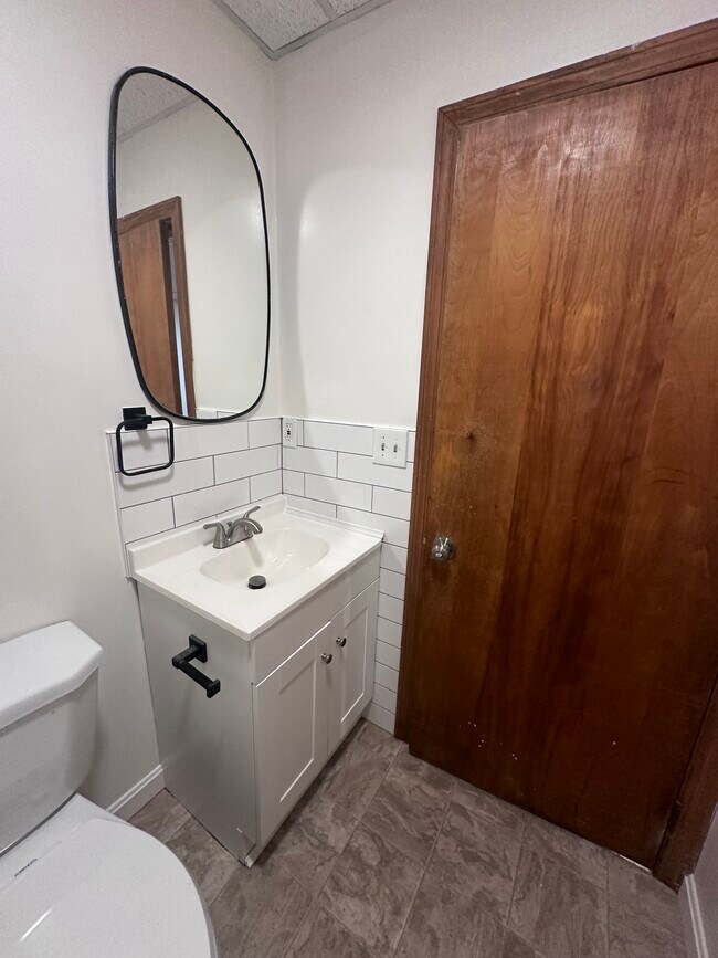 Building Photo - 473 Fairmount St