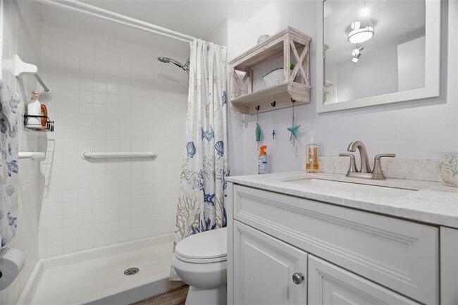 Building Photo - 5557 Sea Forest Dr