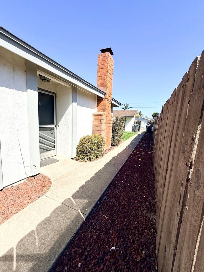 Building Photo - N604