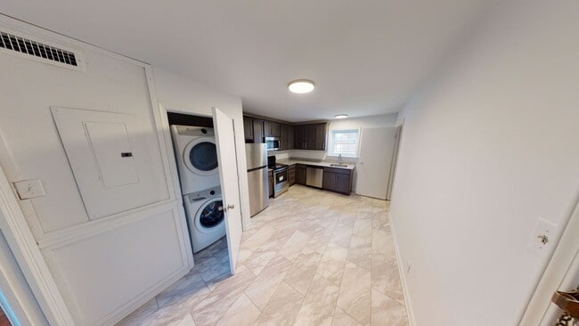 Interior Photo - Forest Hill Court