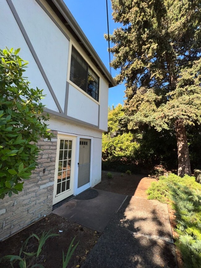 Building Photo - Move in Special : Two bedroom townhouse ne...