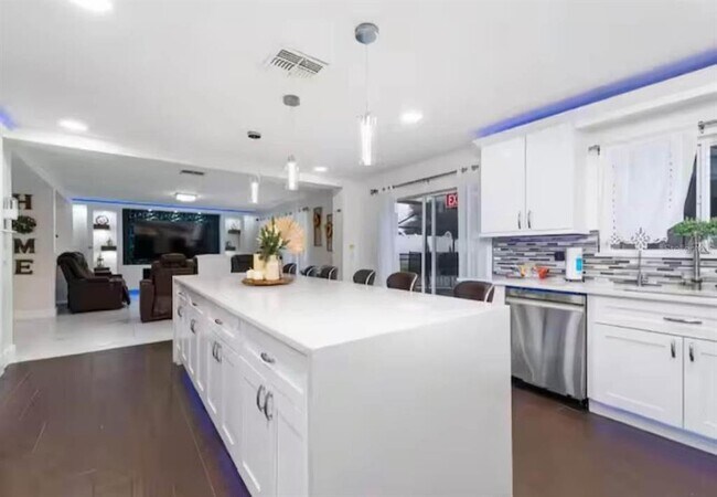 Building Photo - 502 Canna Dr