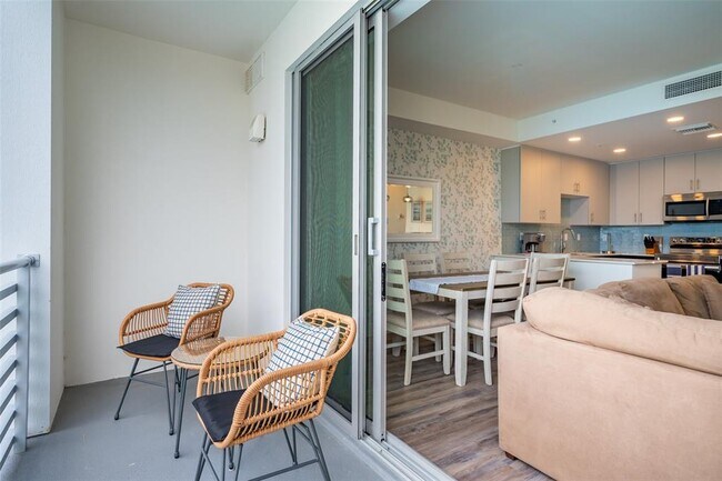 Building Photo - 1703 N Tamiami Trl