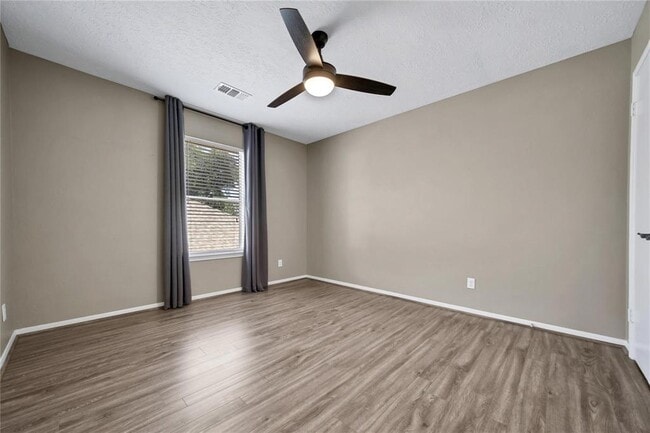 Building Photo - 23111 Red River Dr