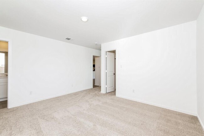 Building Photo - 12508 Huntington Rdg Wy