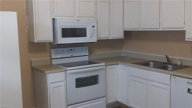 Building Photo - 1408 W 42nd St