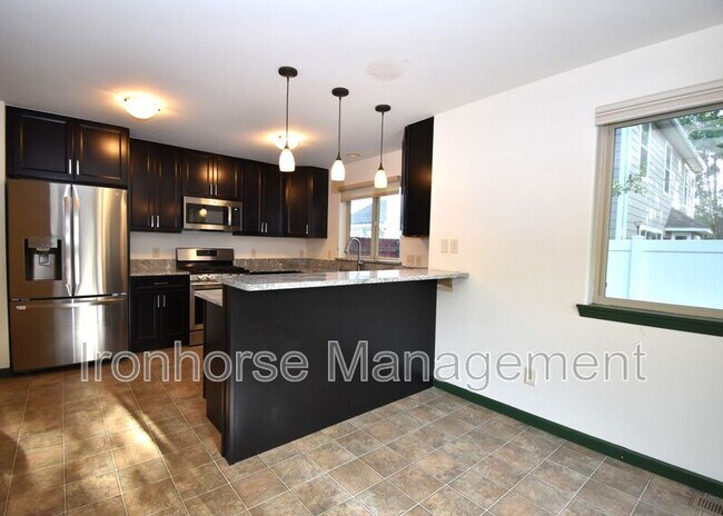 Building Photo - 502 Sanders Ave