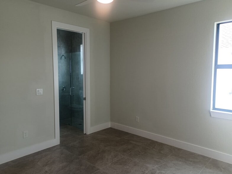 Building Photo - 1638 NW 36th Pl