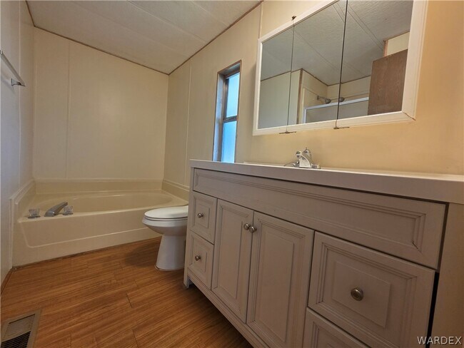 Building Photo - 546 Roadrunner Dr